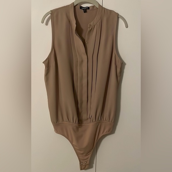 Express pleated front bodysuit - Picture 3 of 7